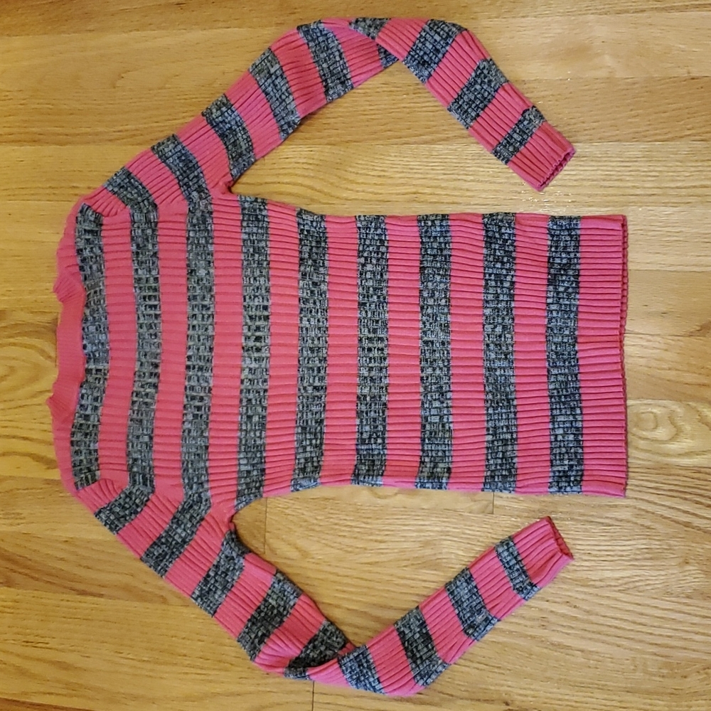 Stretchy Fitted V-neck Sweater - Picture 4 of 7